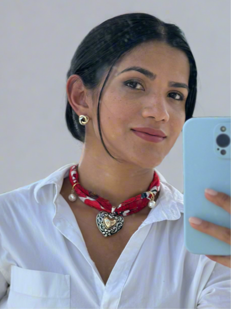 Scarf-Style Necklace with Central Charm and Stone Details – Red   Print.