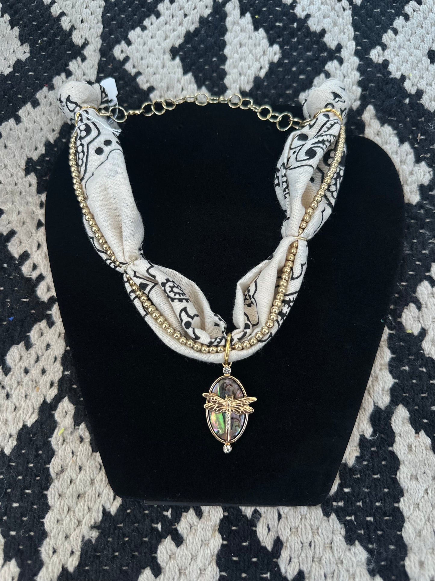 Scarf-Style Necklace with Central Charm and Stone Details – white Boho Print