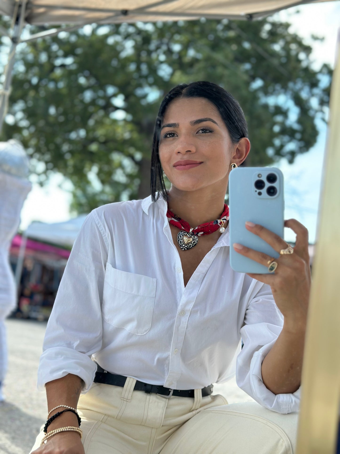 Scarf-Style Necklace with Central Charm and Stone Details – Red   Print.